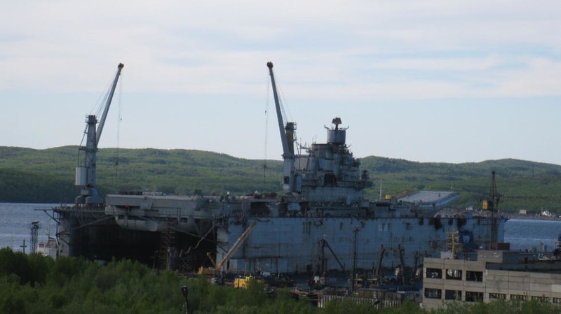 Lo anh tau san bay Kuznetsov Nga dang nam o-Hinh-5