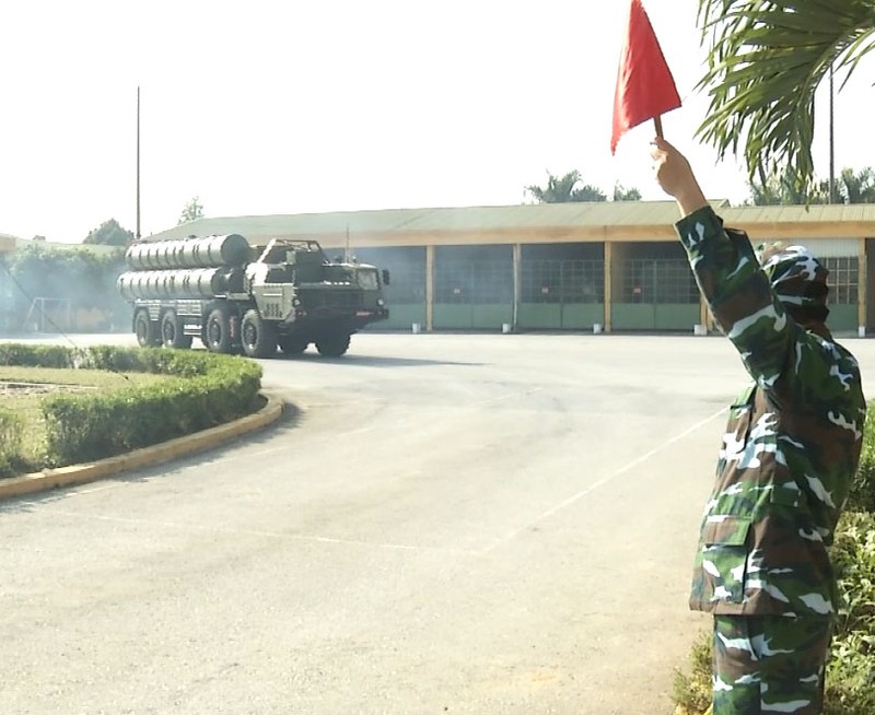 Theo doi bo doi Viet Nam trien khai ten lua S-300PMU1