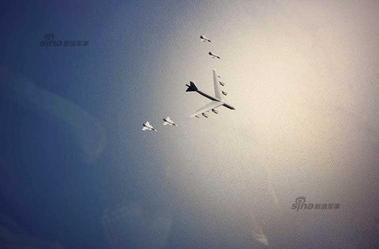 Xem tiem kich JAS-39 Gripen ho tong phao dai bay B-52H-Hinh-3