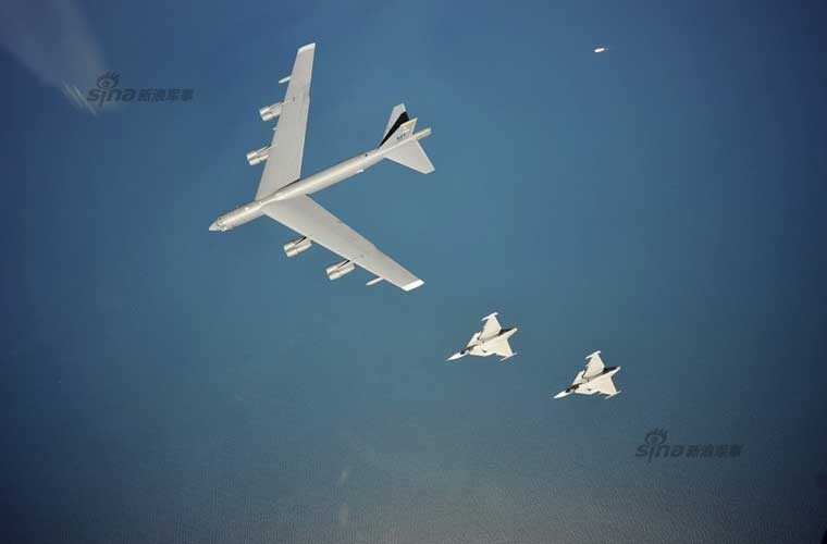 Xem tiem kich JAS-39 Gripen ho tong phao dai bay B-52H