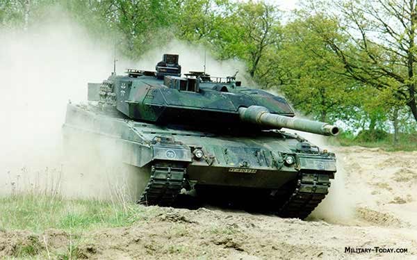 Quan sat xe tang Leopard 2A6 phi nuoc dai, xa sung