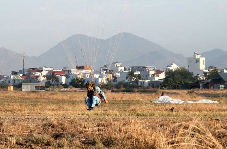 Tan mat phi cong nhay du tren bau troi Nha Trang-Hinh-10