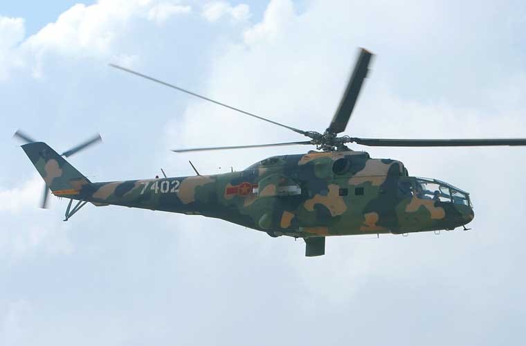 So tan tay “xe tang bay” Mi-24 cua KQND Viet Nam-Hinh-13