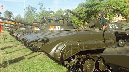 Xe tang T-54B Viet Nam co he thong dieu khien hoa luc