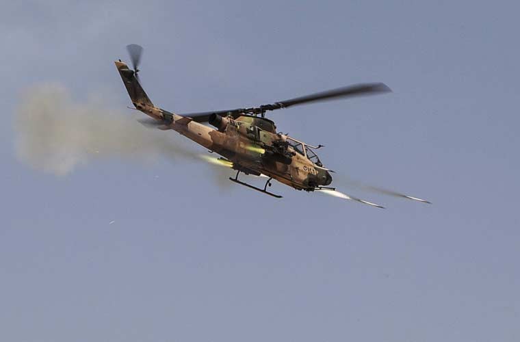 Suc manh truc thang AH-1F sap tham gia danh IS-Hinh-11