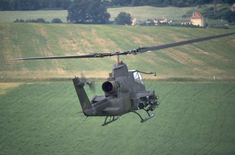 Suc manh truc thang AH-1F sap tham gia danh IS-Hinh-7