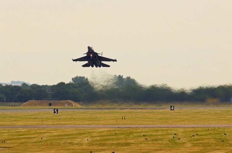 Muc kich chien dau co Su-30MKI “giao chien” voi Typhoon-Hinh-5