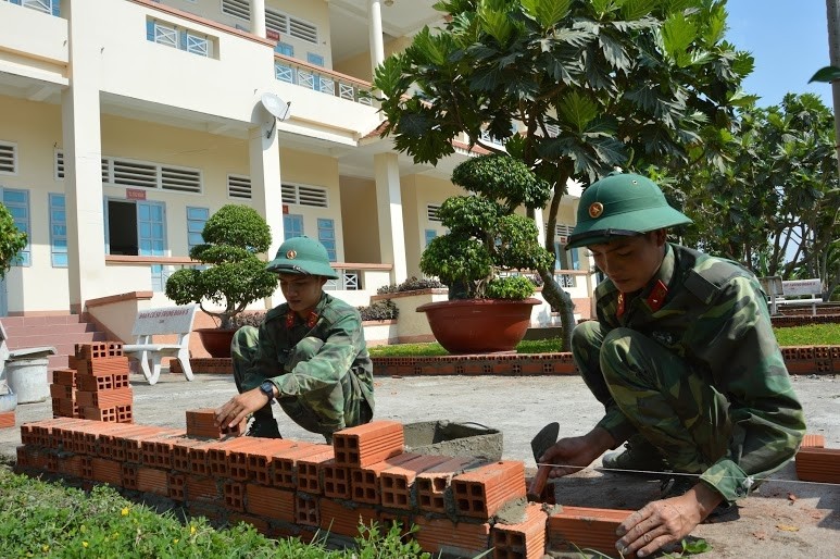 Chiem nguong doanh trai cac trung doan bo binh QDNDVN-Hinh-10