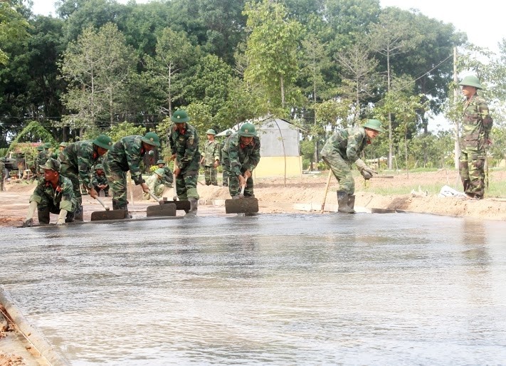 Chiem nguong doanh trai cac trung doan bo binh QDNDVN-Hinh-19