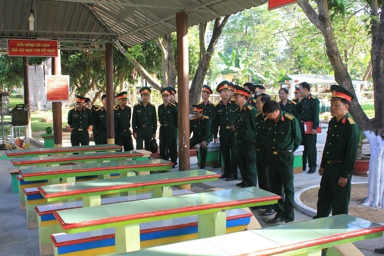 Chiem nguong doanh trai cac trung doan bo binh QDNDVN-Hinh-20