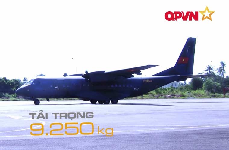 Anh dep may bay van tai C-295 tren bau troi Viet Nam-Hinh-4