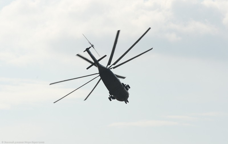 Chet me truc thang van tai Mi-26T2 khong lo bay luon-Hinh-9
