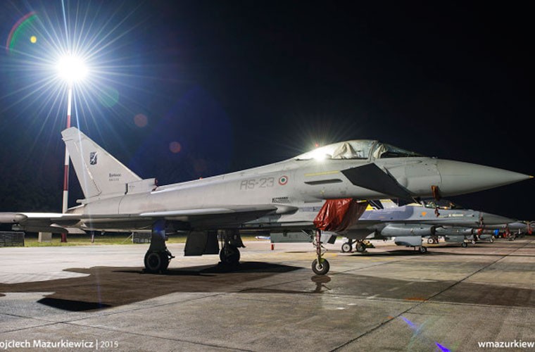 Chien dau co MiG-21 tham du trien lam hang khong-Hinh-12