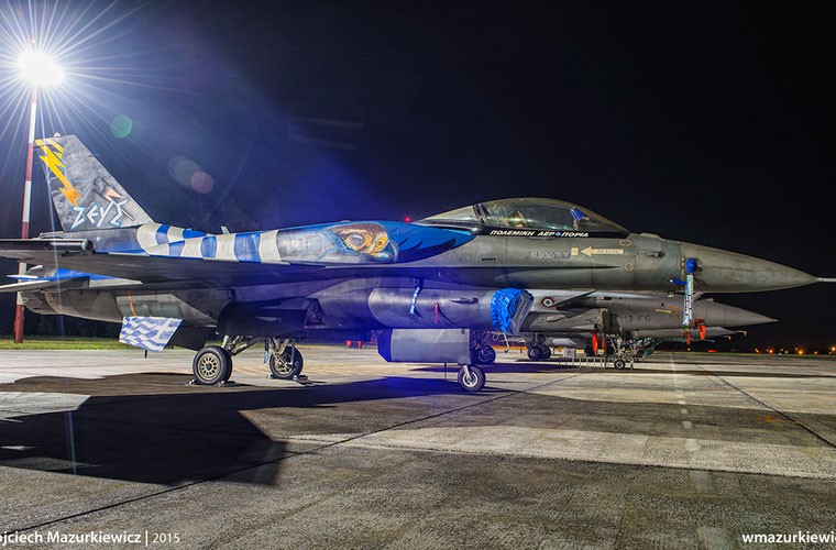 Chien dau co MiG-21 tham du trien lam hang khong-Hinh-9