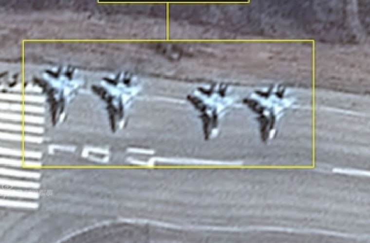 Bat ngo loai tiem kich Su-27 My to Nga dua toi Syria-Hinh-3