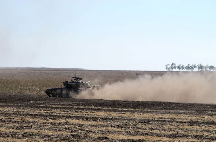 Muc kich xe tang T-64BV cua Ukraine dan hang na phao-Hinh-9