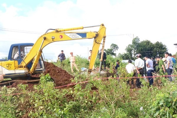 Hien truong khai quat cap vo chong bi 