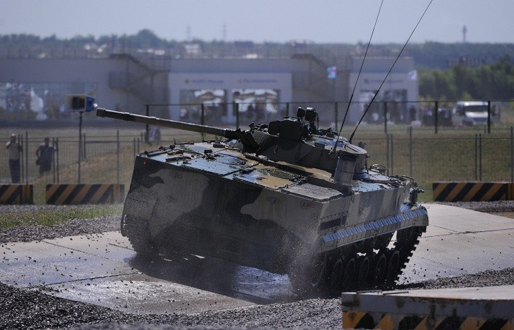 Nga ban giao xe chien dau bo binh BMP-3 cho khach hang