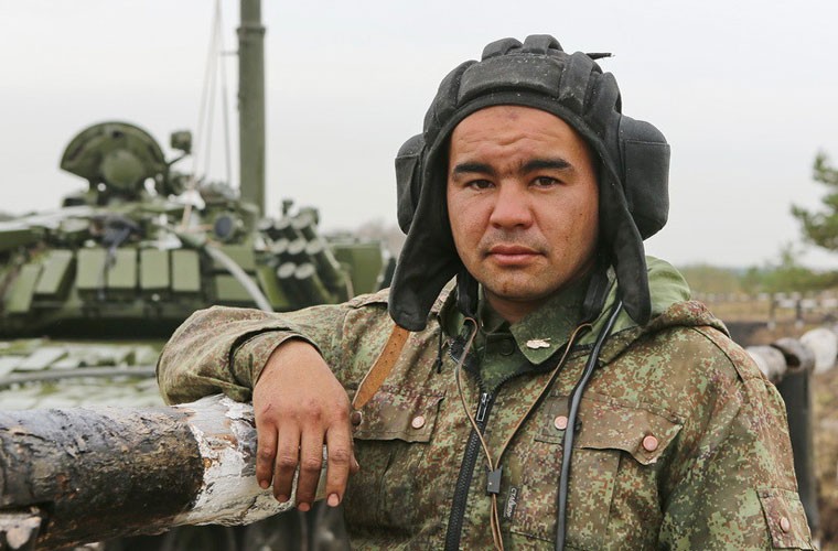 Thich thu xe tang T-72 Nga vuot song…nhu tau ngam-Hinh-11