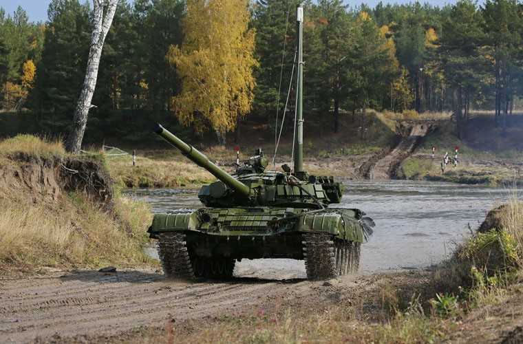 Thich thu xe tang T-72 Nga vuot song…nhu tau ngam-Hinh-9