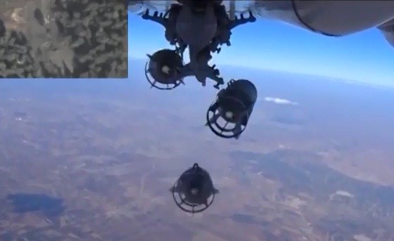 Khoanh khac Su-24 tha bom khong kich phien quan IS