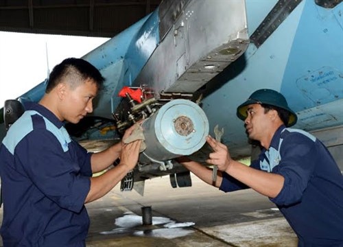 Chien dau co Su-30MK2 Viet Nam dien tap ban, nem bom