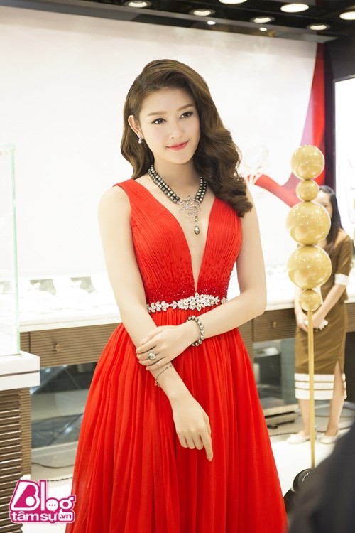 Diem danh nhung cai ten trung nhau trong showbiz Viet-Hinh-6