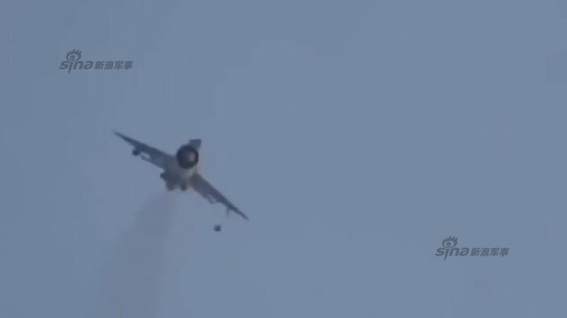 Ngac nhien tiem kich MiG-21 Syria oanh tac phien quan IS