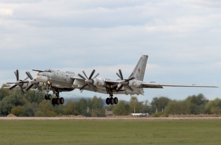 May bay Tu-95MS Nga co the phong ten lua huy diet IS?-Hinh-8