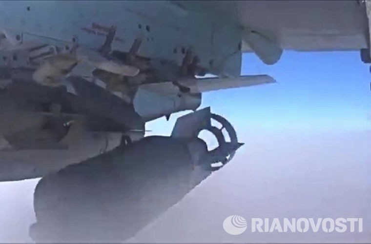 Xem Su-25 nem bom san phang can cu phien quan IS-Hinh-2