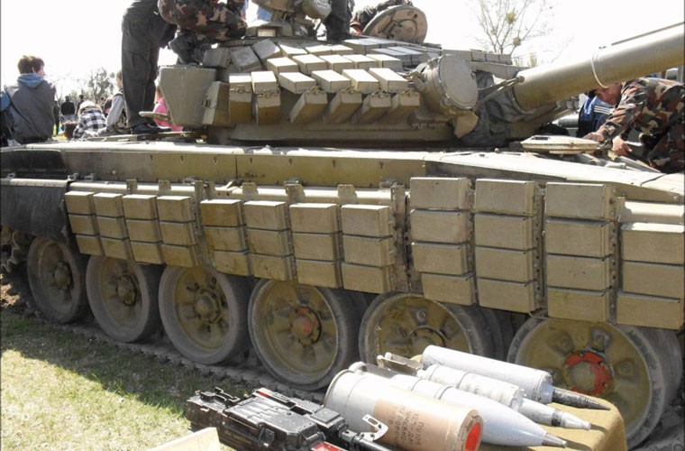 Nga chuyen giao xe tang T-72B cho Quan doi Syria?-Hinh-2