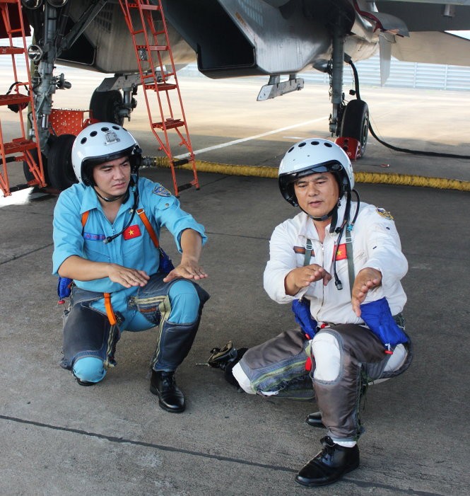 Ngac nhien dan phi cong lai chien dau co Su-30MK2 Viet Nam-Hinh-2