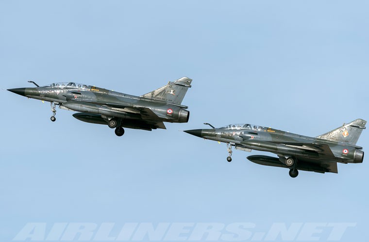 Kinh ngac may bay Mirage 2000N Phap khong kich IS