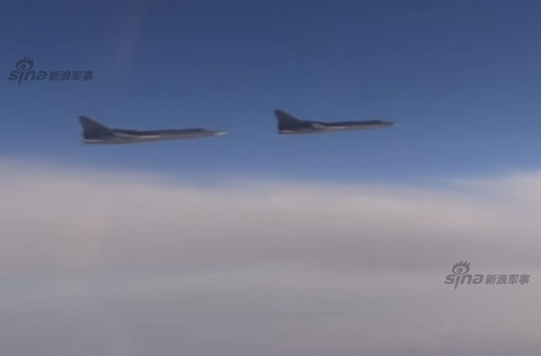 Khoanh khac kinh hoang voi IS: May bay Tu-22M3 rai bom-Hinh-3