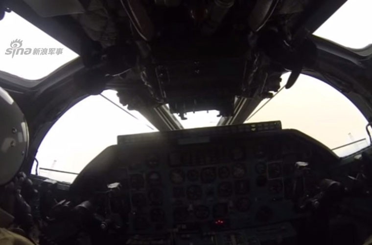 Khoanh khac kinh hoang voi IS: May bay Tu-22M3 rai bom-Hinh-4