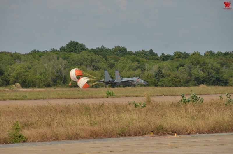 Tiem kich JAS-39 Thai Lan luyen giao chien voi Su-27SK-Hinh-11