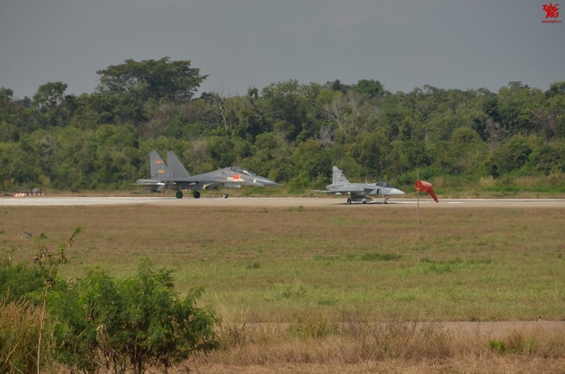 Tiem kich JAS-39 Thai Lan luyen giao chien voi Su-27SK-Hinh-2