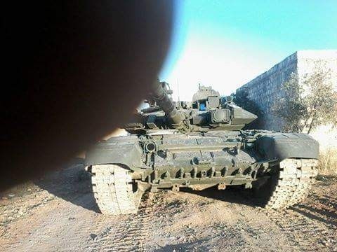 Xe tang T-90A dang hanh quan toi Aleppo chong IS?