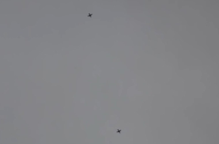Phien quan IS bat luc, tuyet vong truoc may bay Nga-Hinh-4