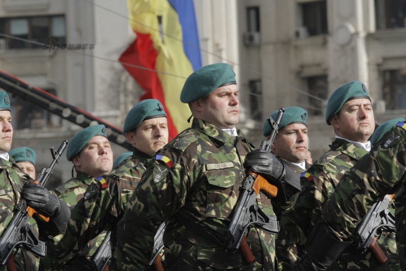 Xem Quan doi Romania duyet binh hoanh trang-Hinh-8
