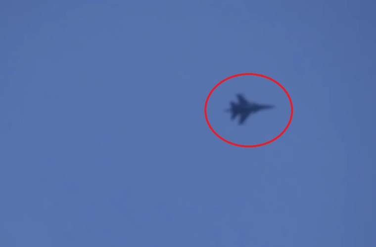 May bay nem bom Su-22 Syria sat canh Su-34 khong kich IS-Hinh-2