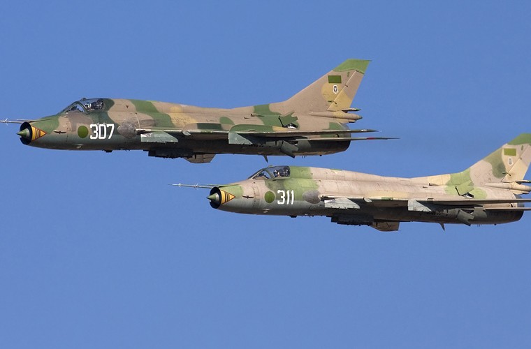 May bay nem bom Su-22 Syria sat canh Su-34 khong kich IS-Hinh-5