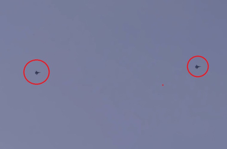 May bay nem bom Su-22 Syria sat canh Su-34 khong kich IS