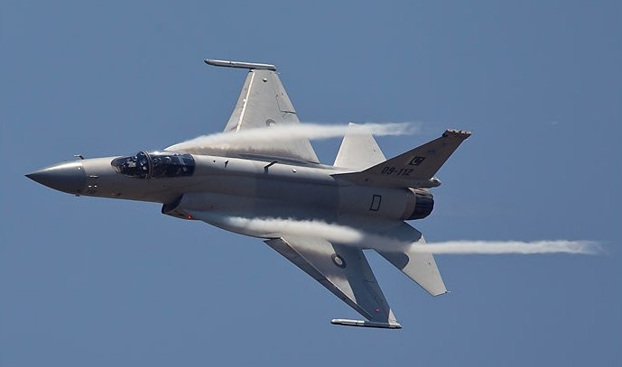 Tiem kich JF-17 Trung Quoc danh bai LCA An Do o Sri Lanka