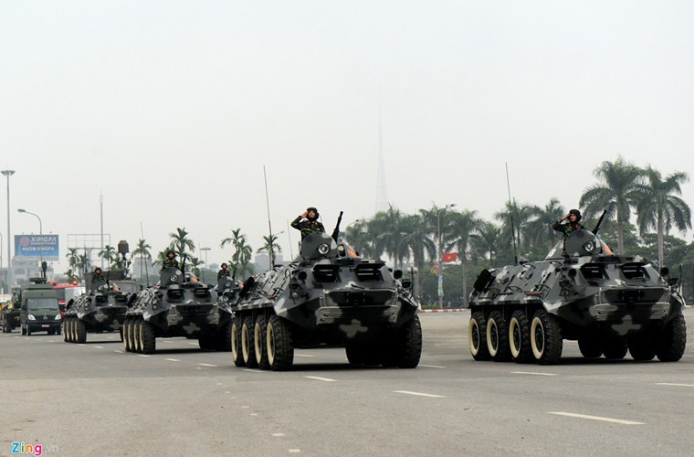 Can canh “taxi boc thep” BTR-60PB tham gia bao ve Dai hoi Dang (chi Huong duyet, dang 18.1)