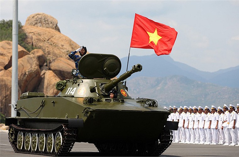 Mo xe “ho hang it thay” xe tang PT-76B cua Viet Nam