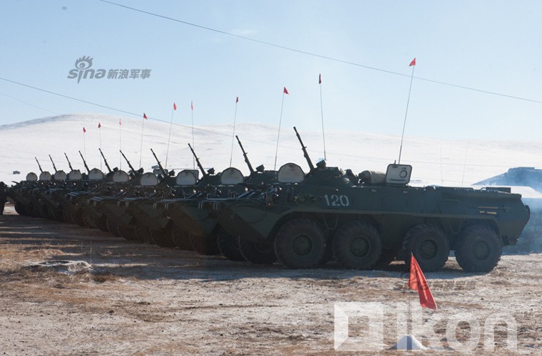 Quan doi Mong Co vui mung nhan xe tang T-72A tu Nga-Hinh-11