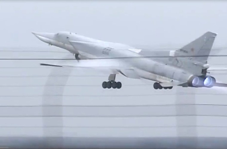Hanh trinh Tu-22M3 mang bom tu Nga sang Syria danh IS-Hinh-12