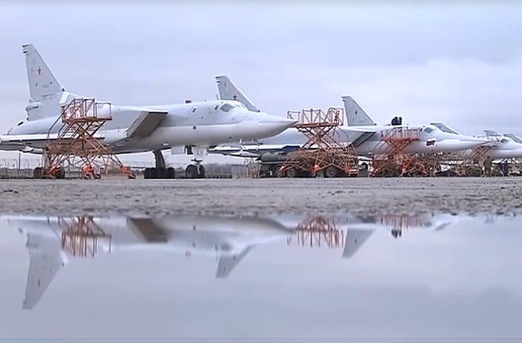 Hanh trinh Tu-22M3 mang bom tu Nga sang Syria danh IS-Hinh-7