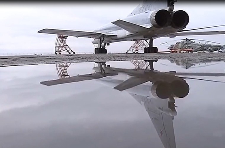 Hanh trinh Tu-22M3 mang bom tu Nga sang Syria danh IS